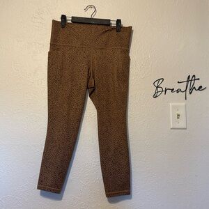 Athleta Salutation Stash Pocket 7/8 Tight Shanti Animal Beige Leopard L